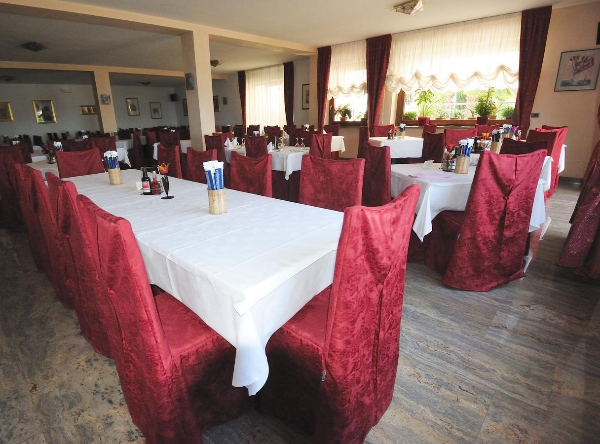Hotel San Remo San Zeno di Montagna Luaran gambar
